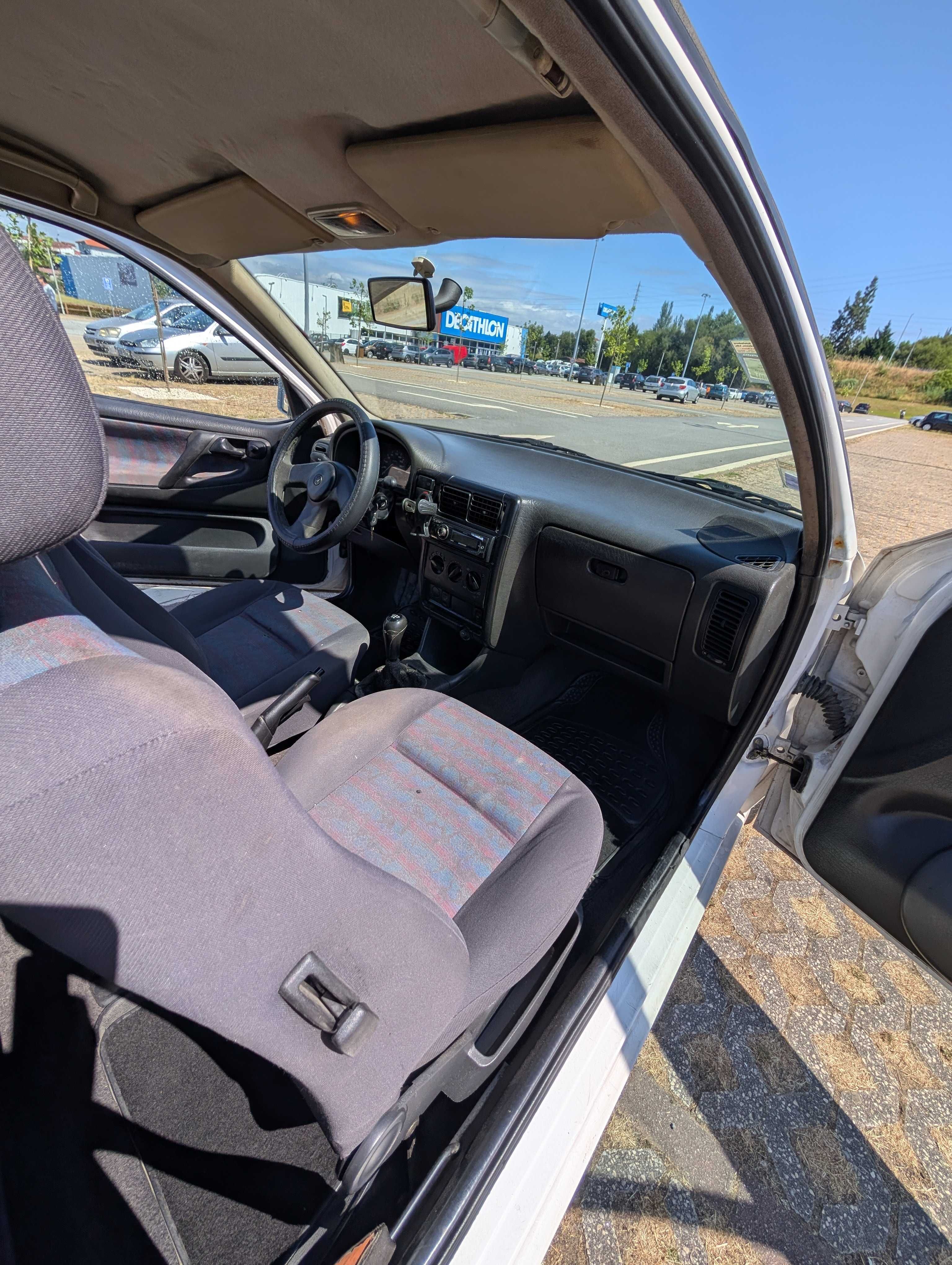 Volkswagen Polo 1.4 16v (1996) - 3 Portas