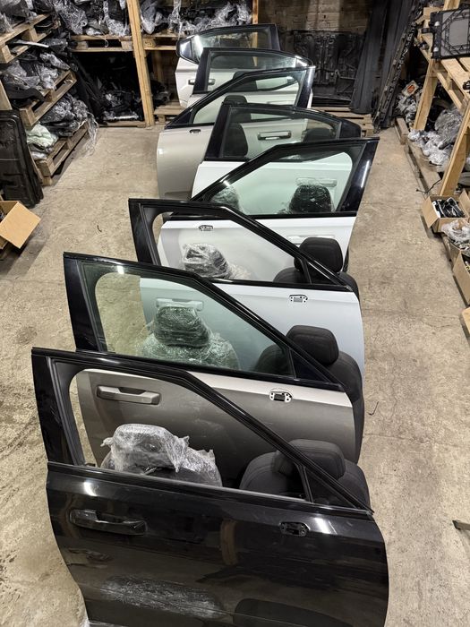 Polestar 2 двері різних кольорів