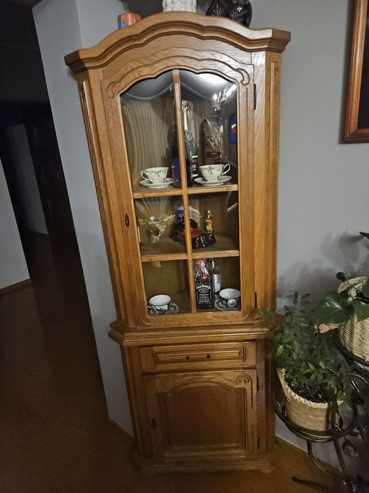 Drewniany barek/witryna narożnikowy