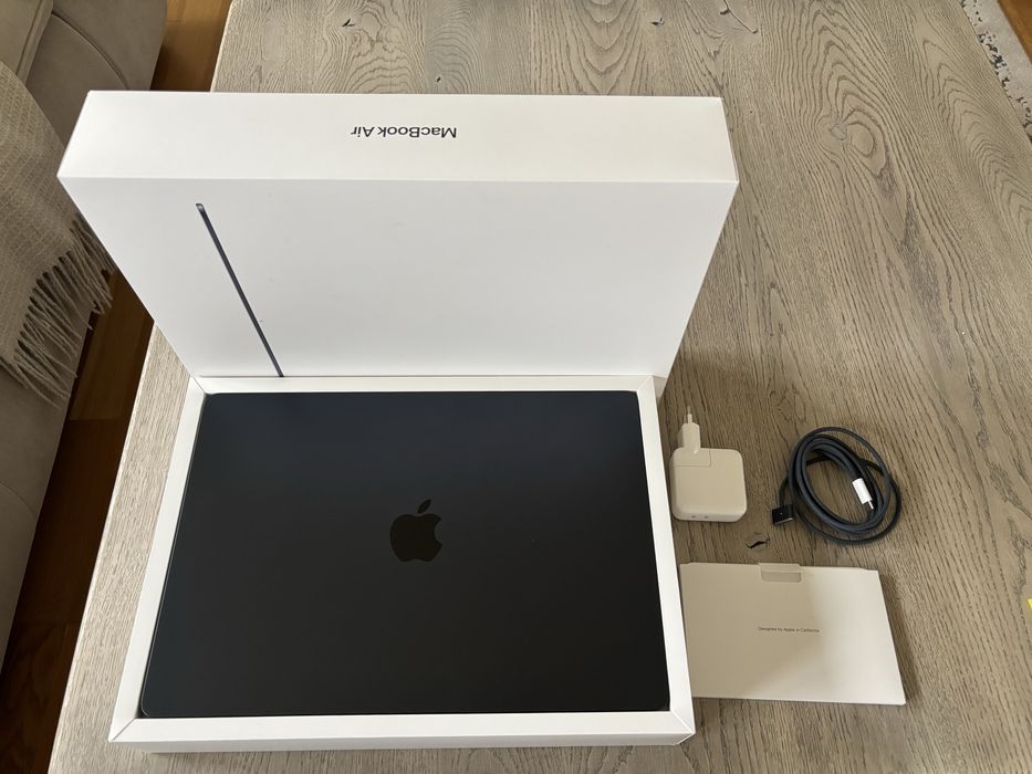 McBook Air 15.3” 2025 M4 16 GB RAM 256 SSD  Gwarancja