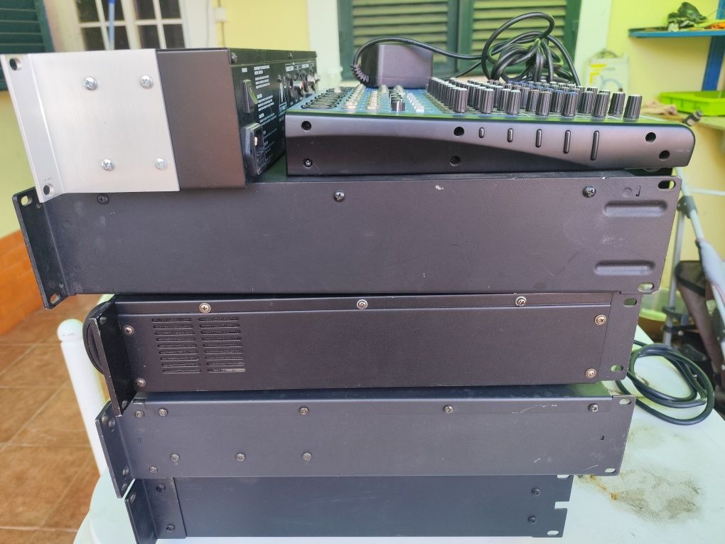 Amplificadores e outros