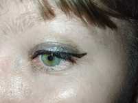 Eyeliner. Ultra czarny eyeliner Hard Brush