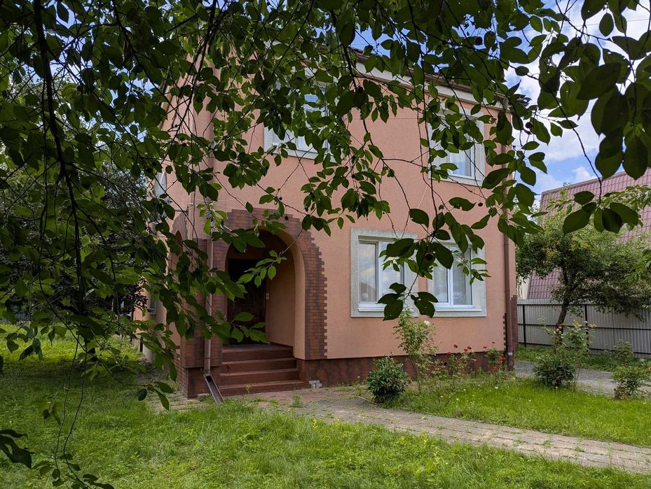 Будинок  20 км від Рівного в Зорі