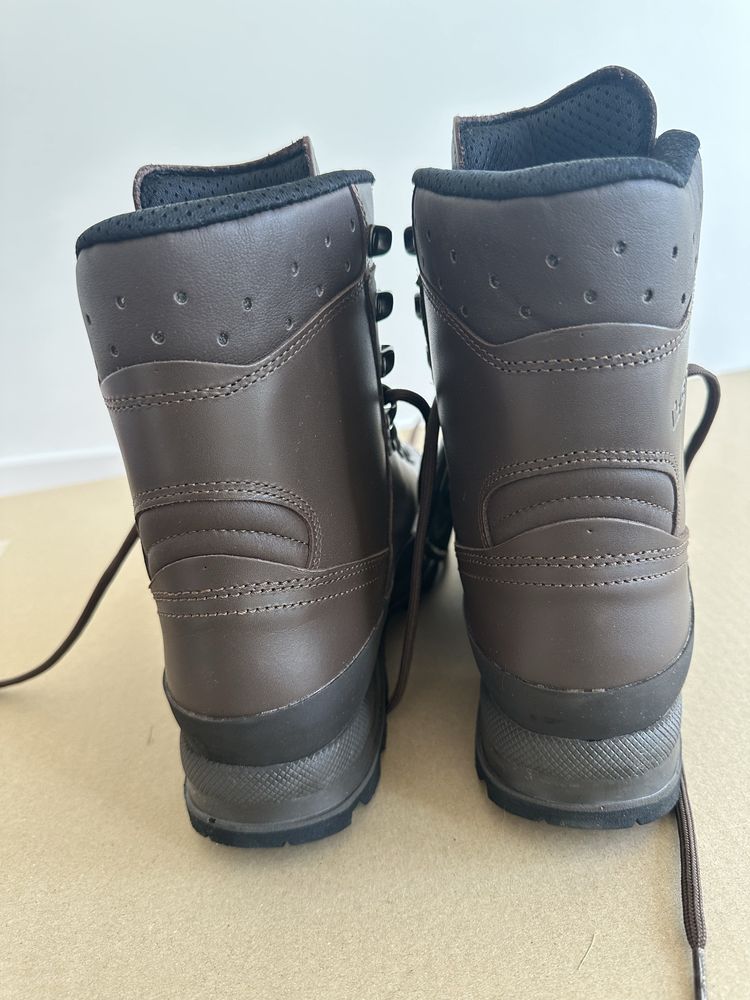 LOWA Mountain boot GTX