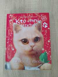 Kto mnie przytuli kotek na medal książka