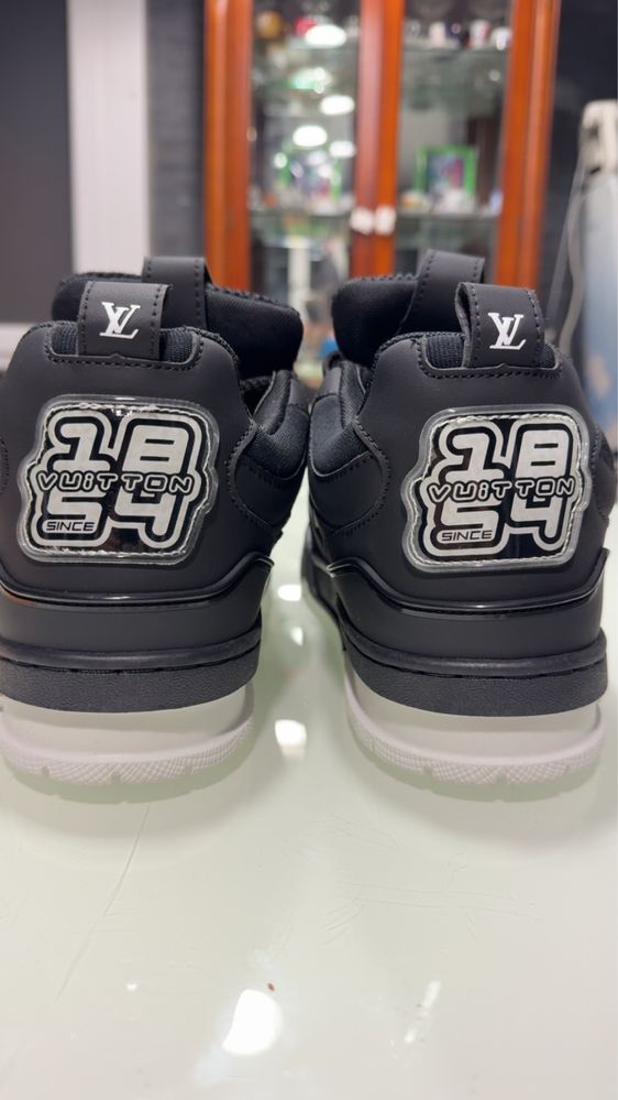 Lv skate black