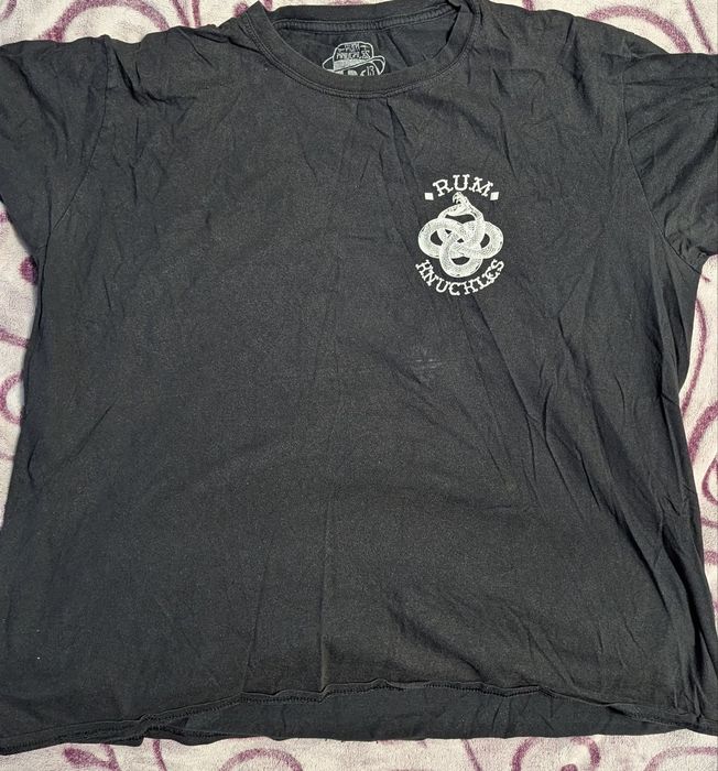 Футболка "RUM KNUCKLES" оригінальна

Стан 7.5/10 (трішки роз