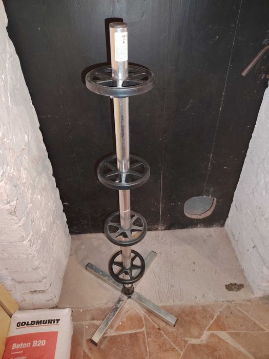 Stojak na koła  z pokrowcem.