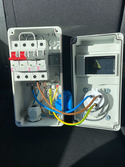 Щит для зарядки електромобіля з дод. розеткою (230В_Ком 7,3 кВт+2 кВт)