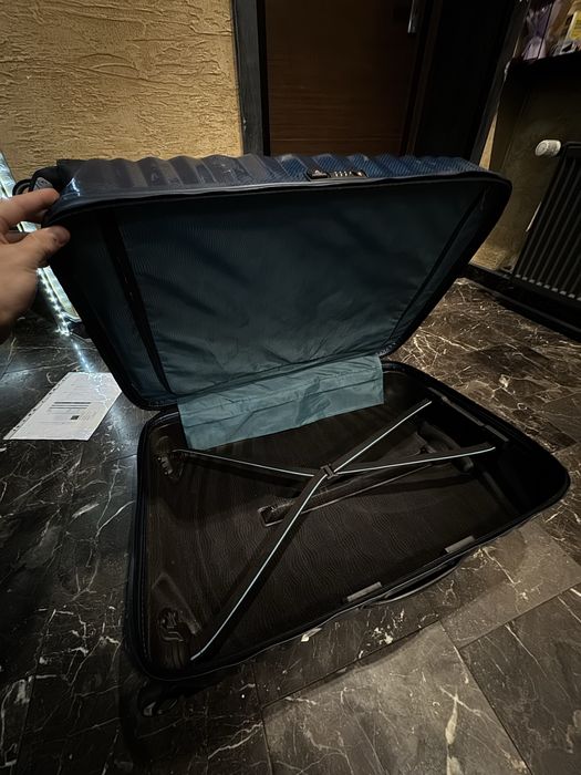 Walizka Samsonite Lite-Shock (American Tourister, Delsey)