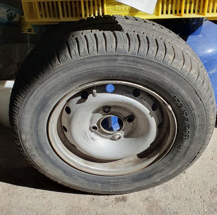 Quatro jantes de 13 polgadas para Renault com pneus 175/70R13