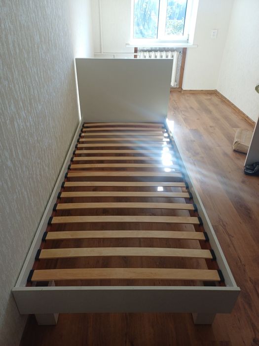 Ліжко, майже нове. Використовувалося дуже мало.
Каркас