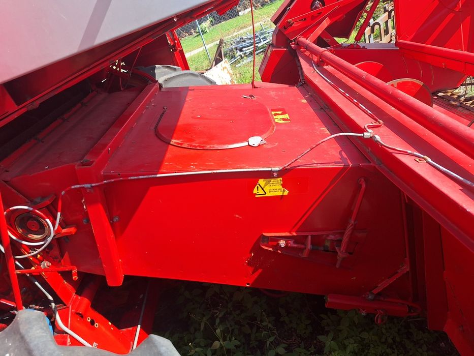 Комбайн Massey Ferguson 16