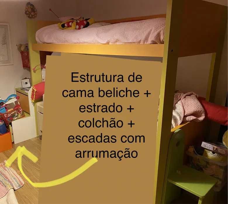 Cama alta (tipo beliche) com muita arrumação