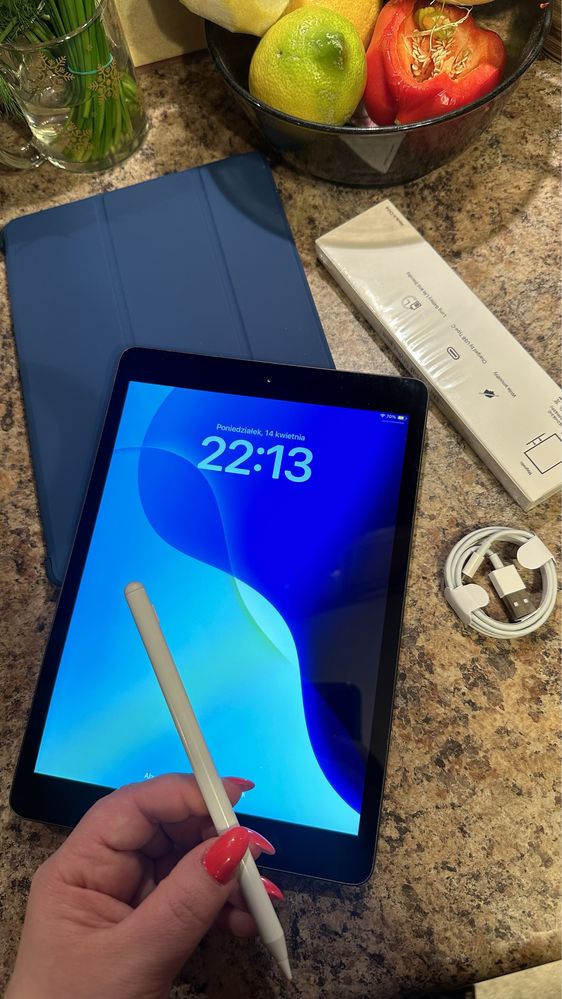 Tablet iPad Apple Retina 10.5” iOS 18.4 —-128gb- Touch ID - PROCREATE