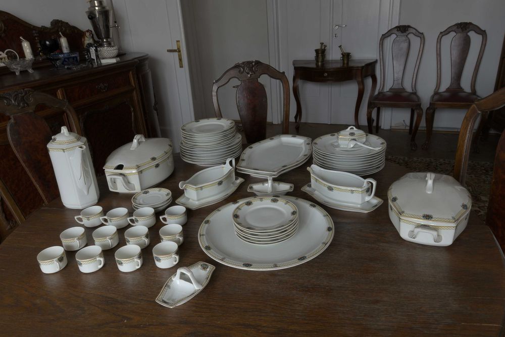 Zabytkowy komplet jadalnia z zegarem