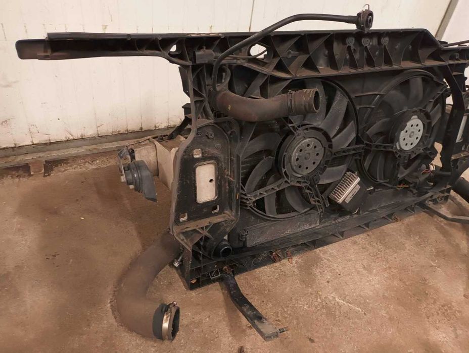 Pas przedni chłodnica wzmocnienie belka AUDI A4 B8 1.8 2.0 TDI TFSI