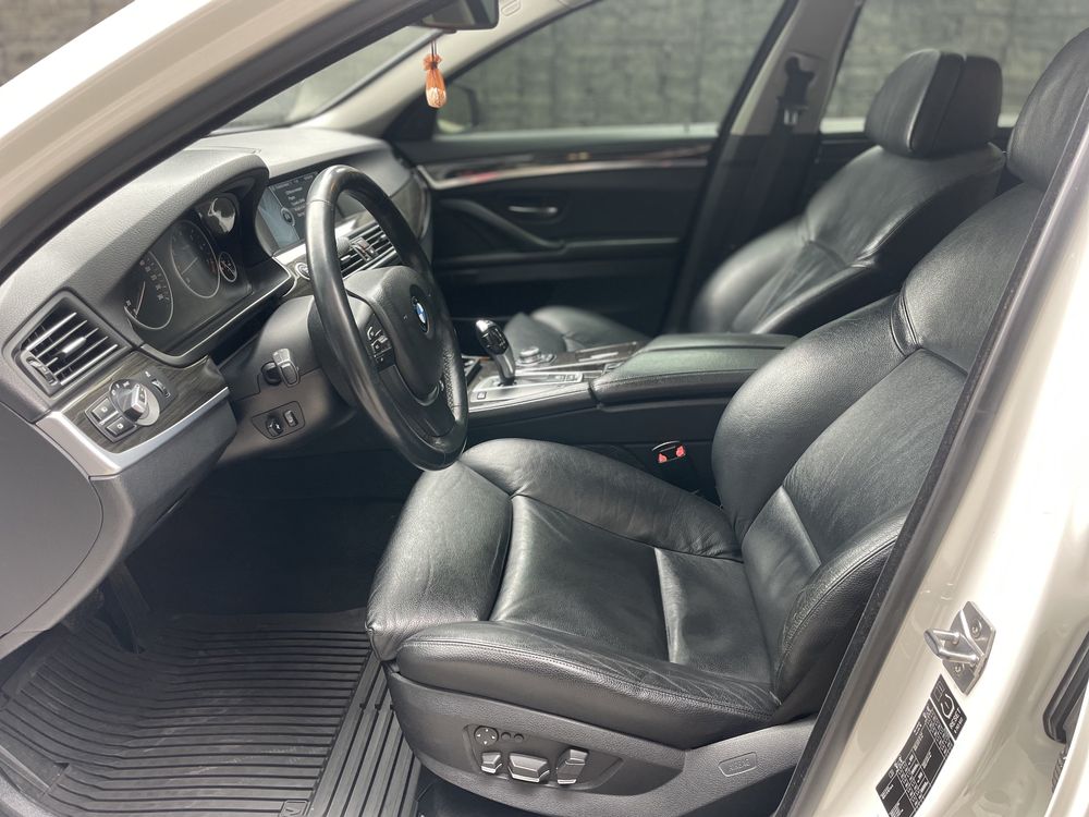 BMW-5 F10 523I.