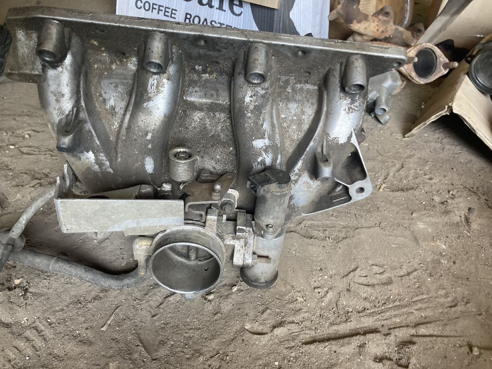 Впускной колектор Opel Vectra A