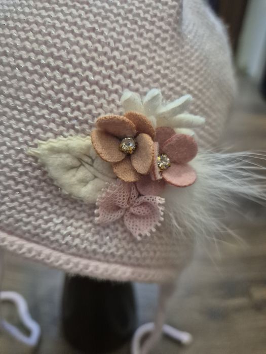 Śliczna czapeczka 42 Nowa