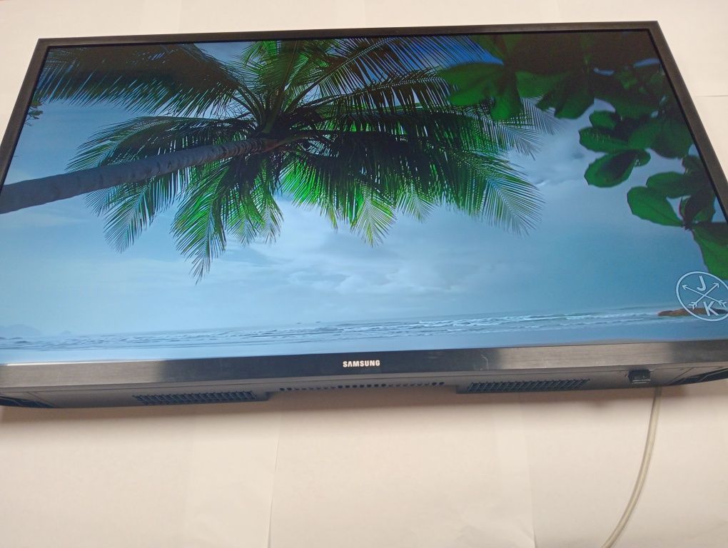 Телевізор Samsung ue32t5300. В чудовому стані