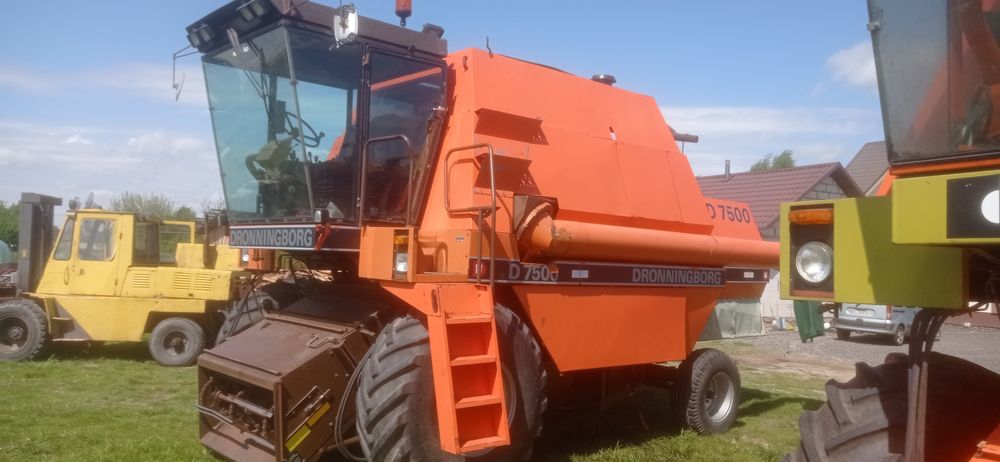 Комбайн зернозбиральний Dronningborg 7500