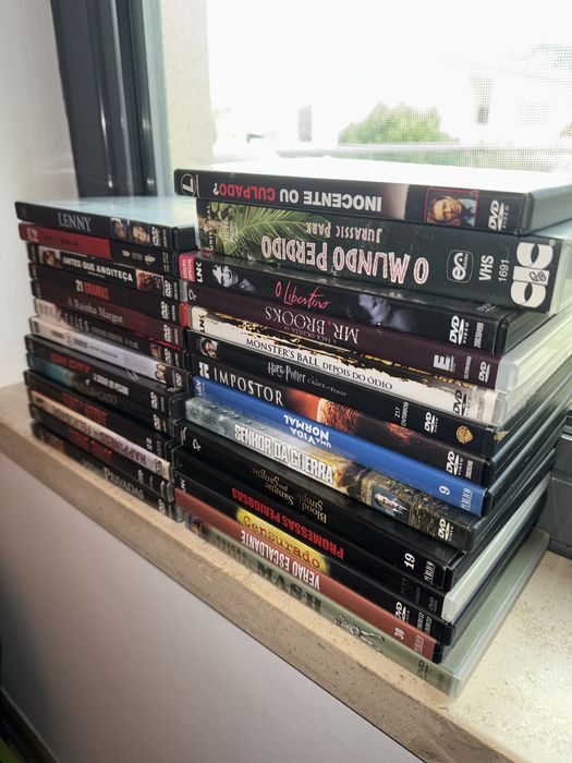Lote de 26 Dvds + VHS jurassic park II (vendo apenas o conjunto)