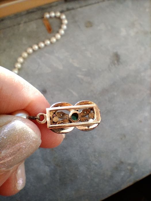 Colar de pérolas com fecho em ouro de Portugal, estilo Art Déco.