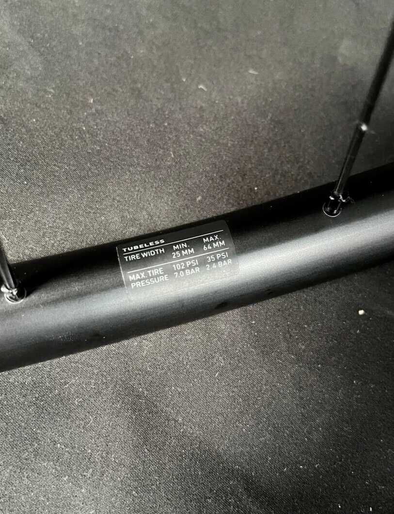 Оригінал заднє колесо DT Swiss Endurance LN 622x22 TC безкамерне