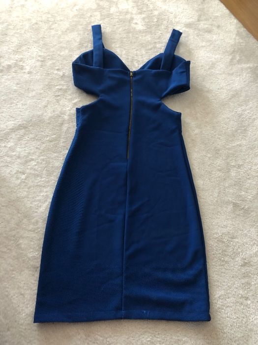 Vestido azul com decote