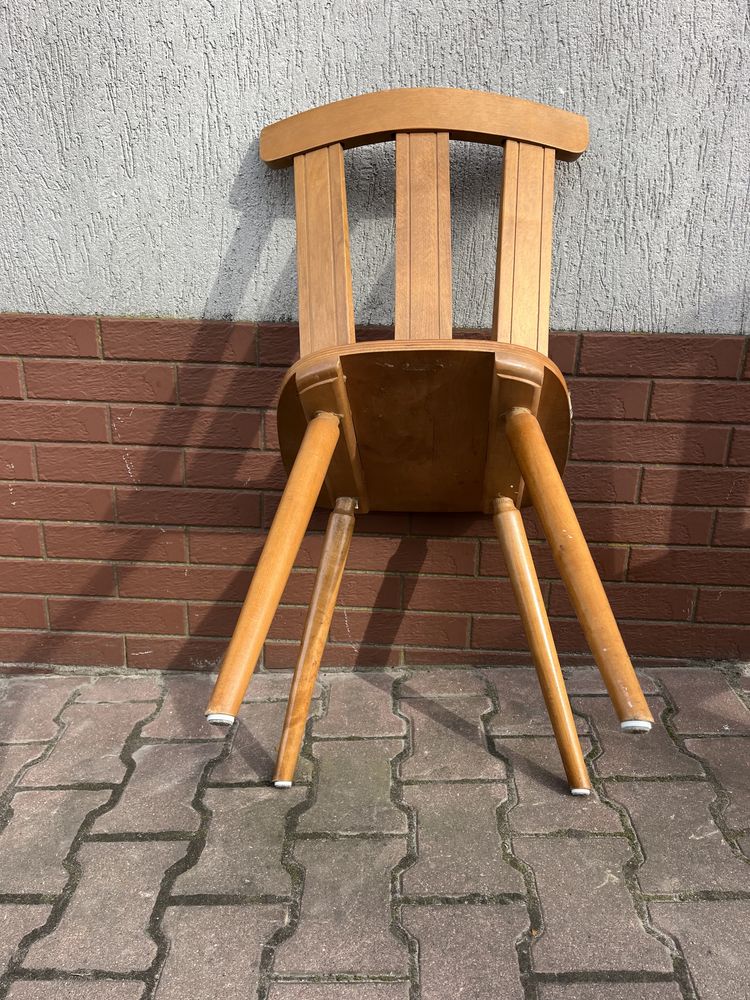 Krzesła drewniane z materiałem Solidne! Transport