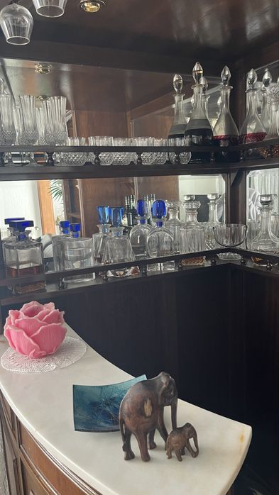 Bar em madeira maciça — peça de canto, excelente estado