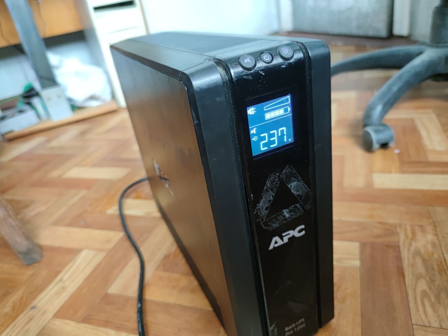 ДБЖ APC Back-UPS Pro 1200VA