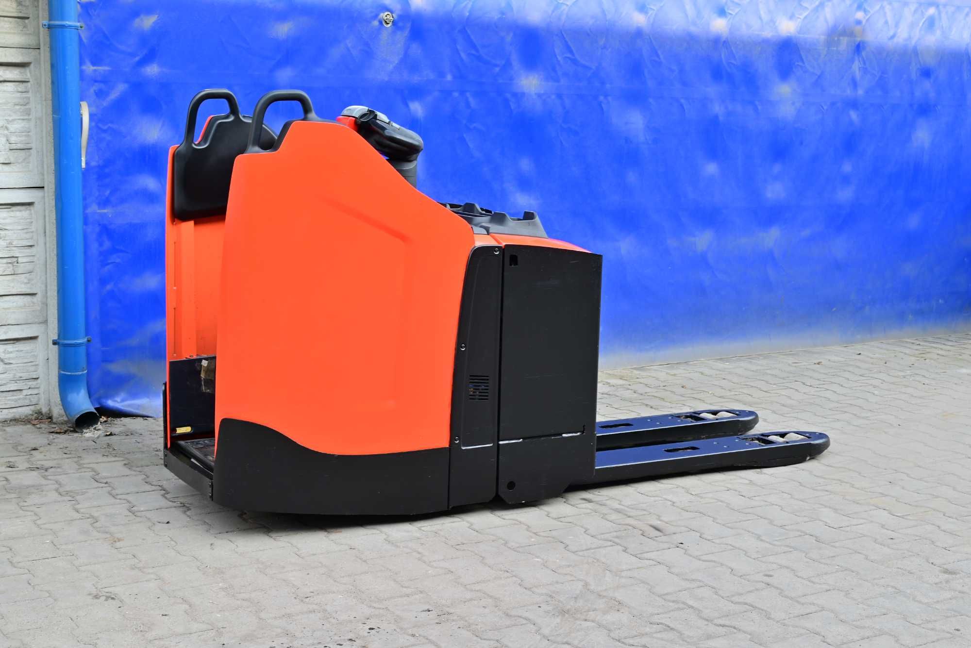 Paleciak elektryczny Toyota BT LPE 250  2000kg 2017rok FHP 245