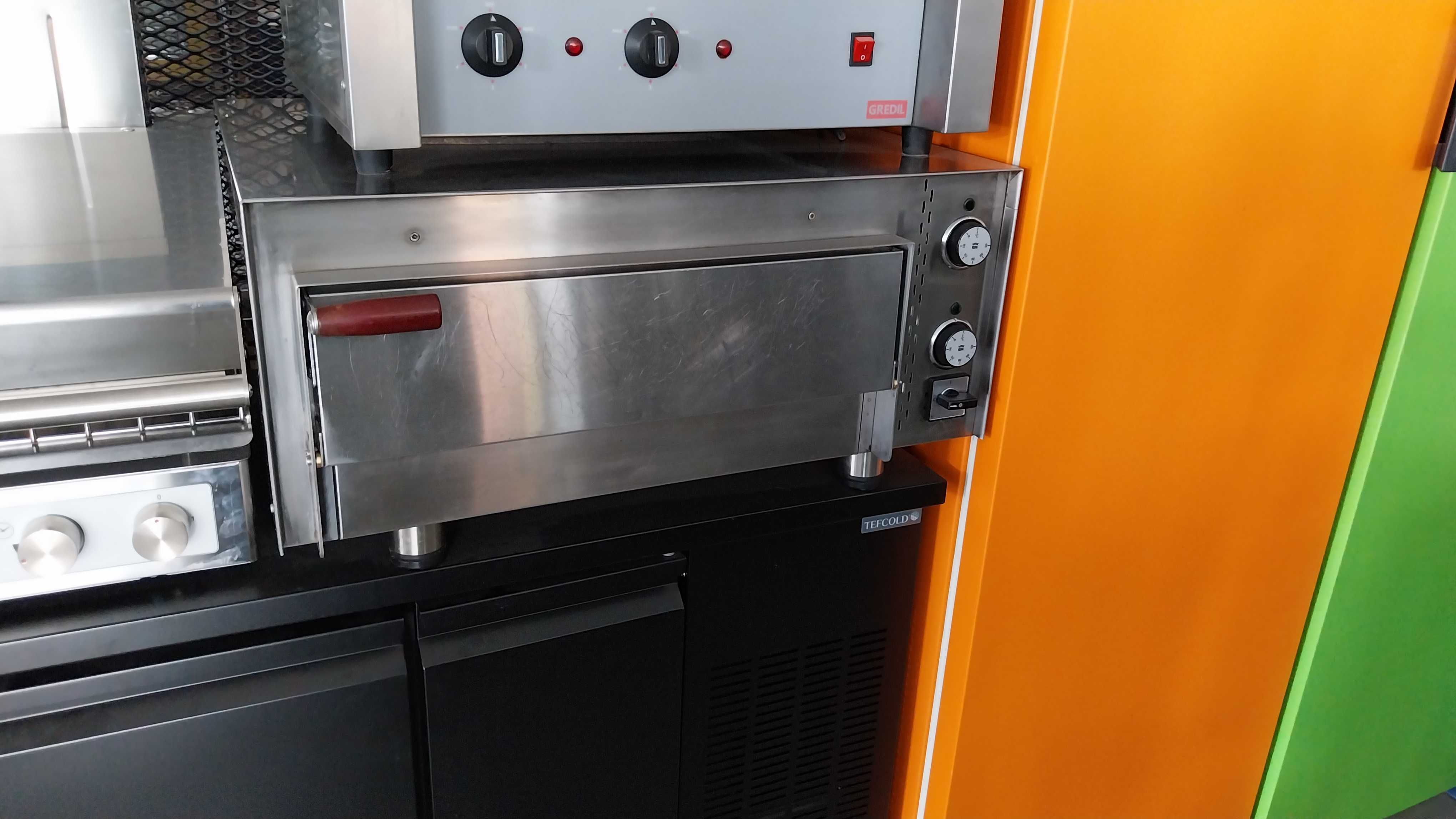 Piec do pizzy 1-komorowy – REDFOX FP-84R (4×250 mm), piec szamotowy