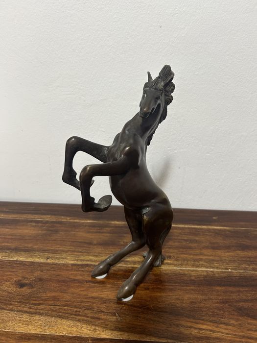 Koń z brązu figurka