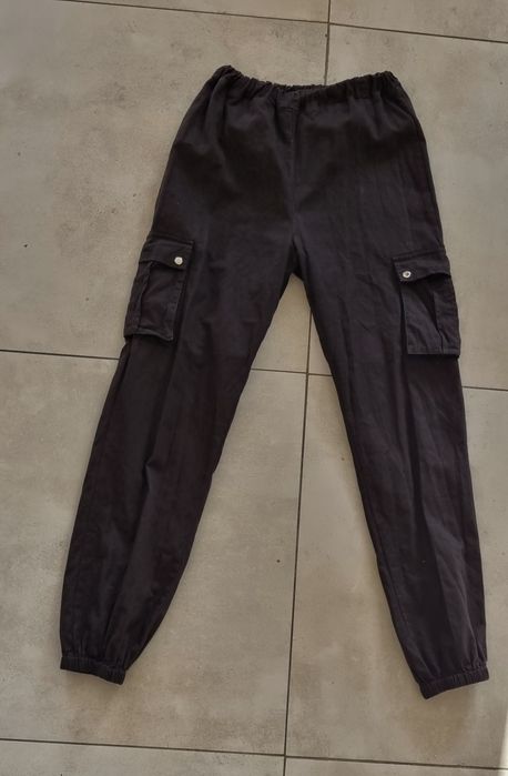 Bojówki, czarne spodnie cargo, joggery, jeansy z wysokim stanem