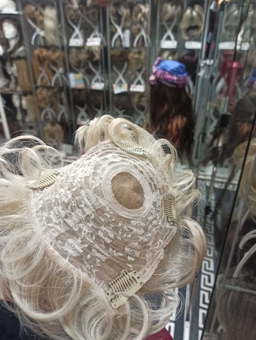 Topper , tupet dla kobiet w kolorze siwym platynowym jak naturalny