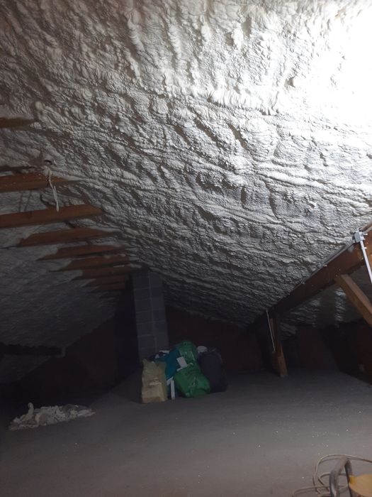 Ocieplanie pianą pur ocieplenie domu izolacja paddasza strop dachu