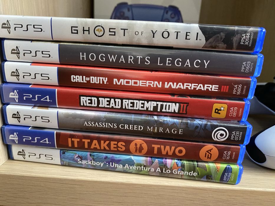 PS5 versão física + 9 jogos (como nova)