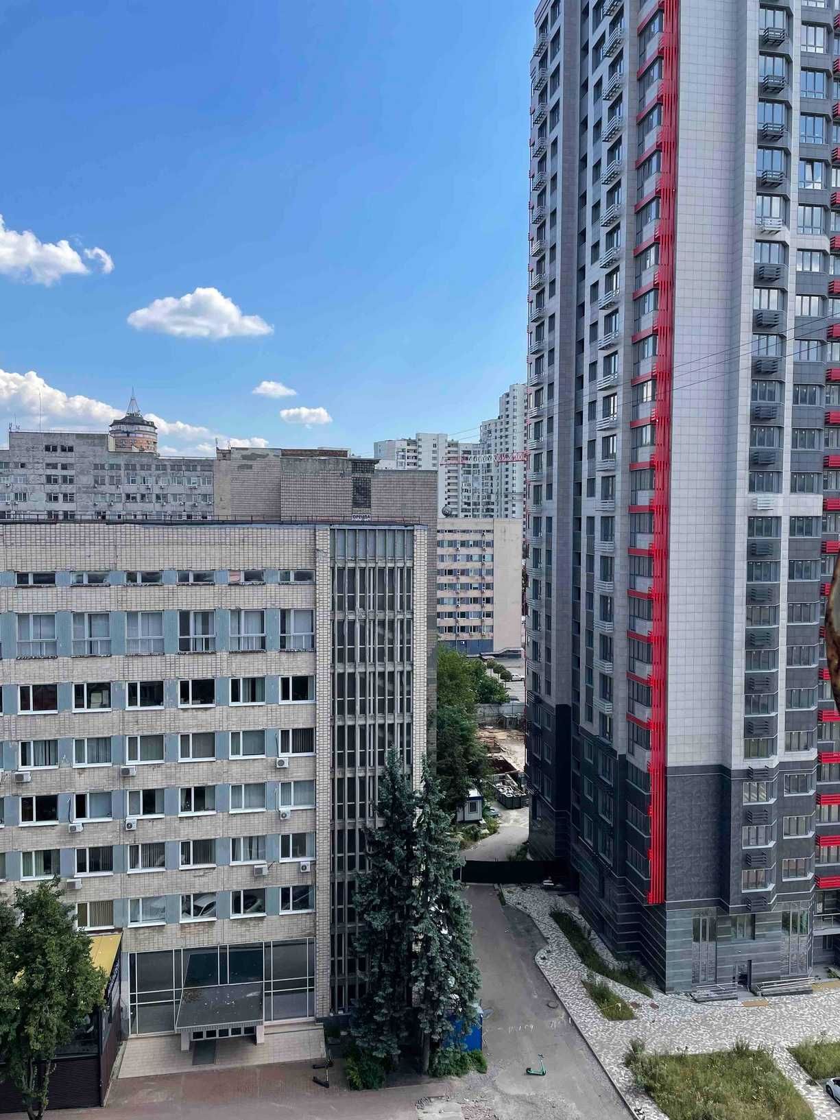 Метро Печерська-150 метрів