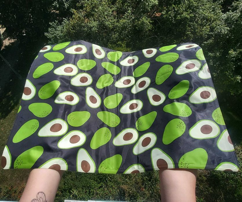 Czarna kolorowa mata chłodząca dla psa i kota w awokado Pepco