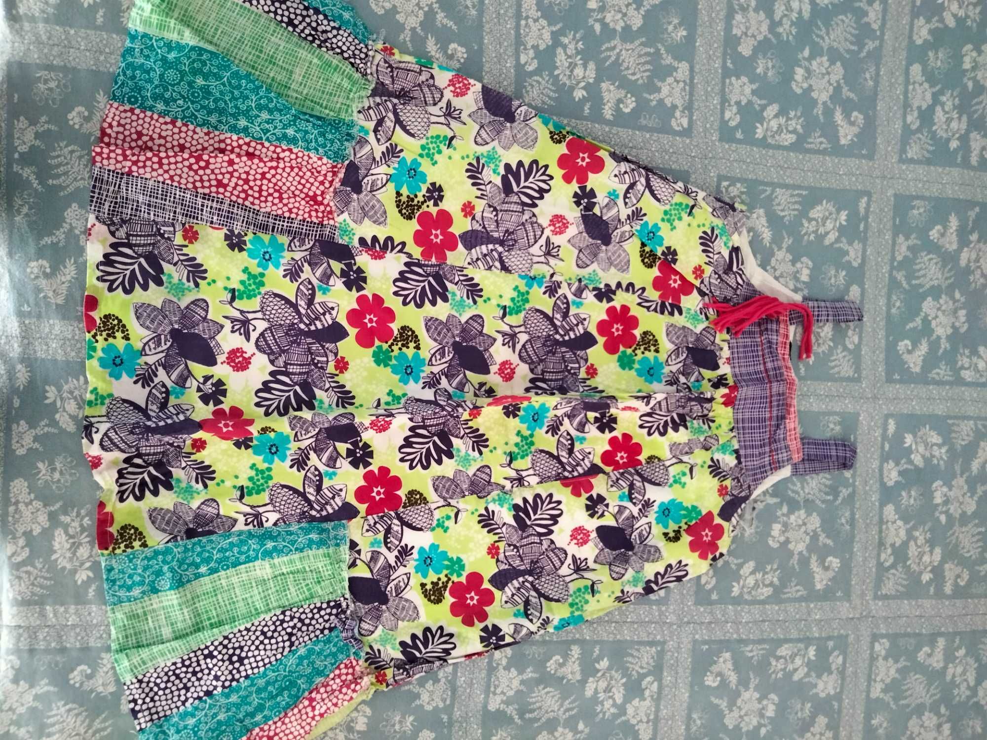 Vestido colorido de verão