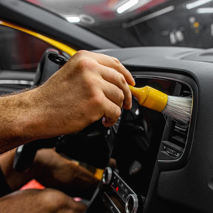 Detailing samochodów (czyszczenie wnętrza)