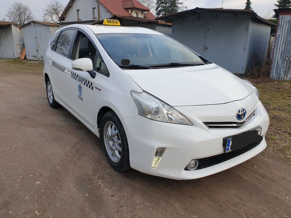 Wynajem wypozyczalnia auto samochod hybryd toyota pod uber bolt taxi