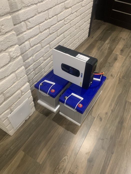 Інвектор 3.2 кВт і дві гелеві 200 батареї