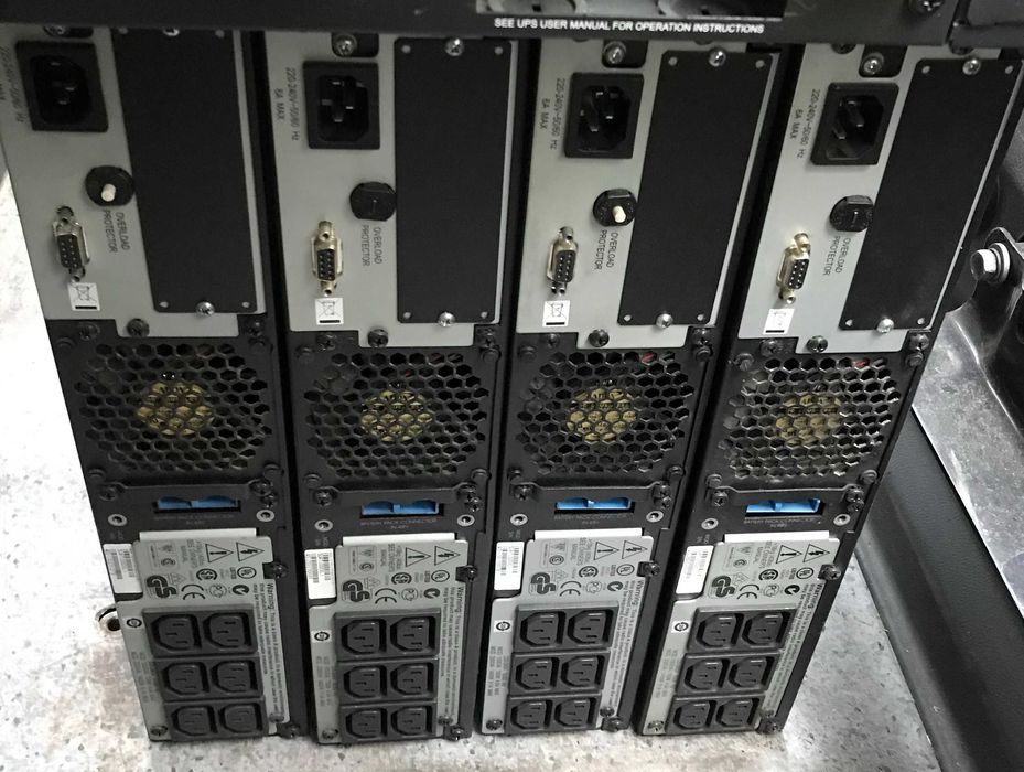 Бесперебойник ИБП APC Smart-UPS RT1000XLI