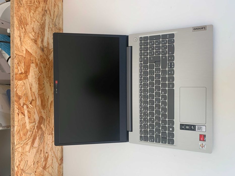 Portátil Novo Lenovo Ideapad 3 – AMD A3050U | SSD 128GB | RAM 4GB