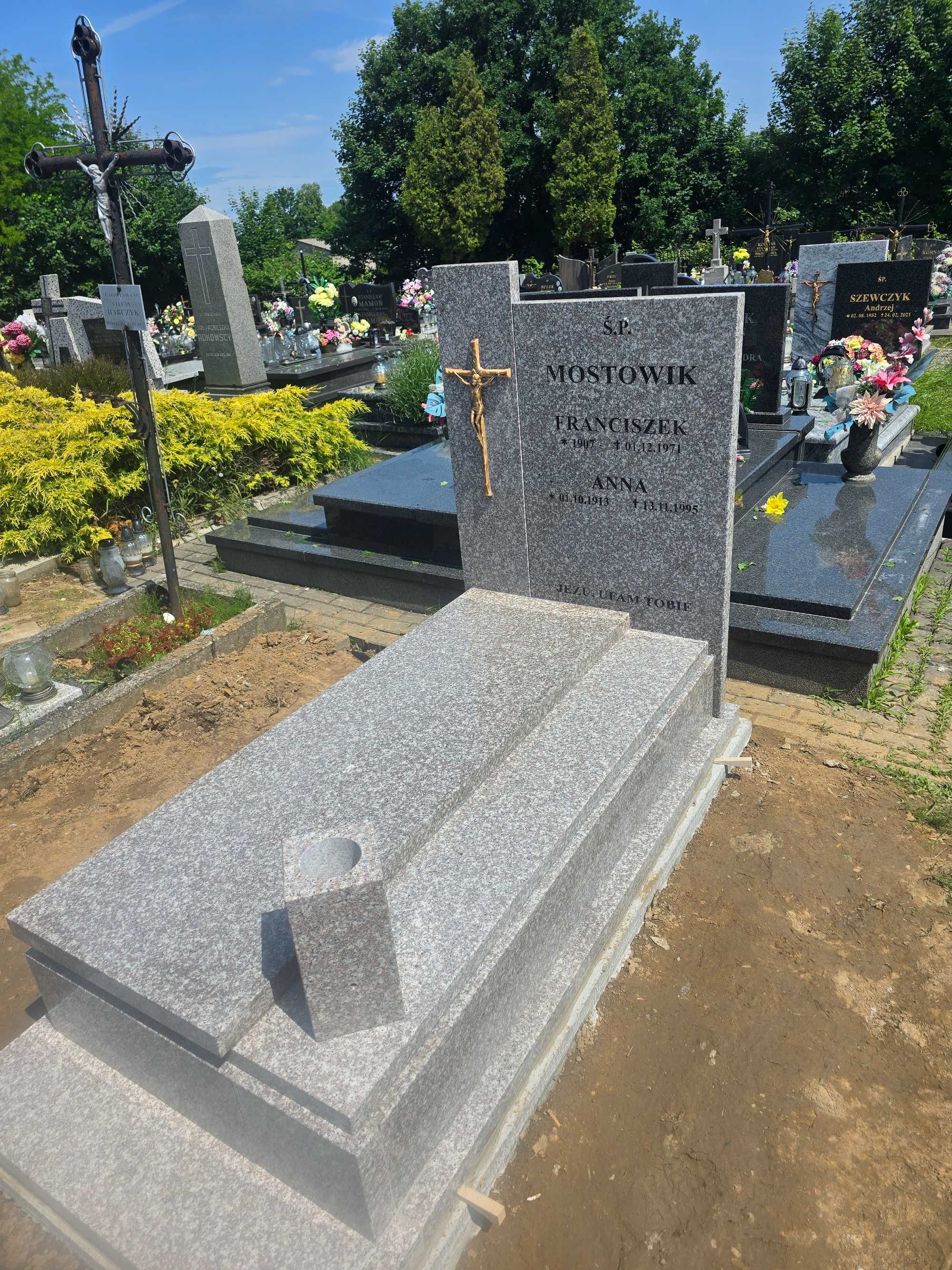Nagrobek granitowy