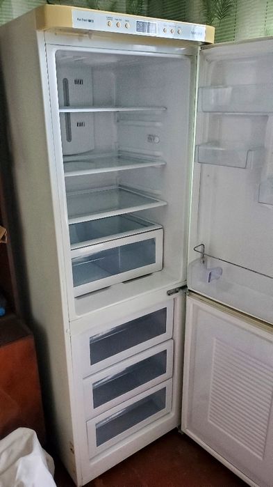 Продам холодильник Samsung RL33EAMS